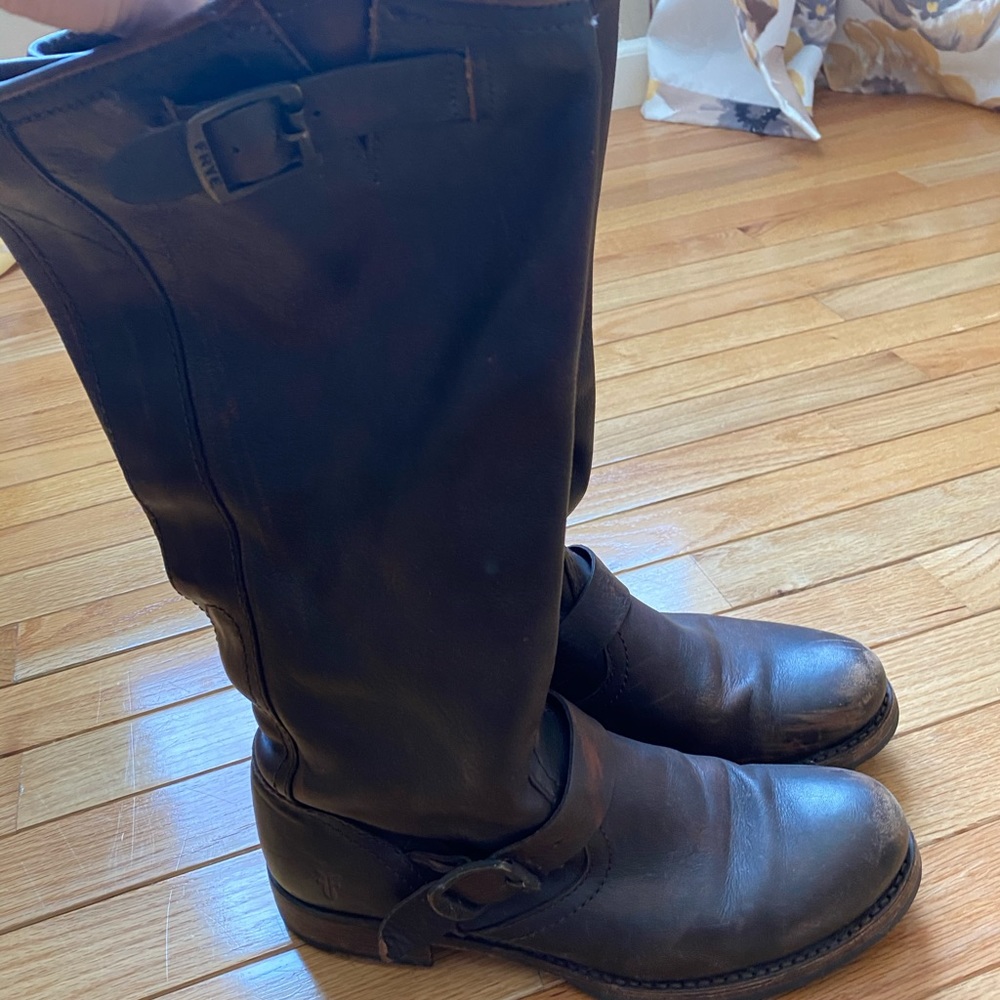Frye Boots - dark brown distressed Size 8 US